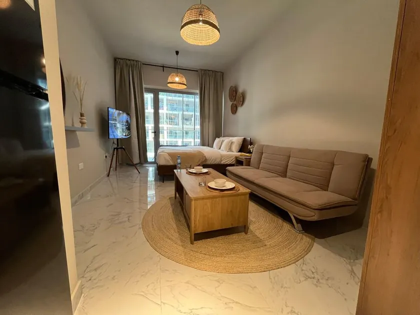 The Chic Retreat, Stylish Studio Close to Yas & Airport - Image 1