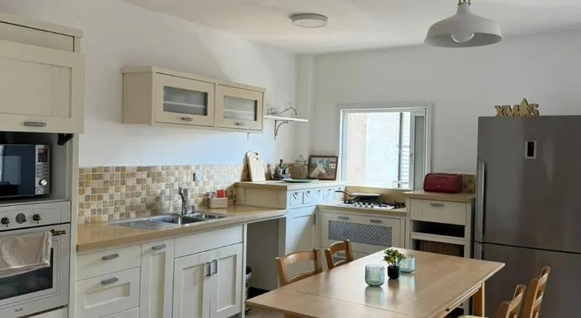 Beach apartment on Nitsa street - Image 1