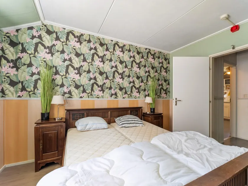 Attractive farmhouse in Giethoorn with garden - Image 1