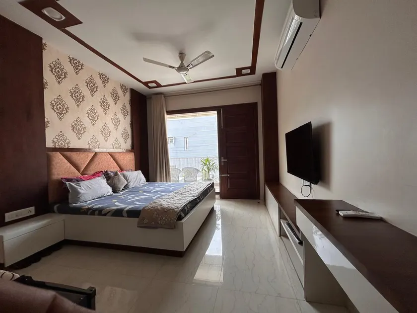 HomiStey Luxury Room A - Image 1