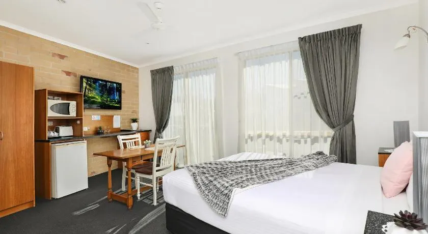 Caboolture Riverlakes Boutique Motel - Image 1