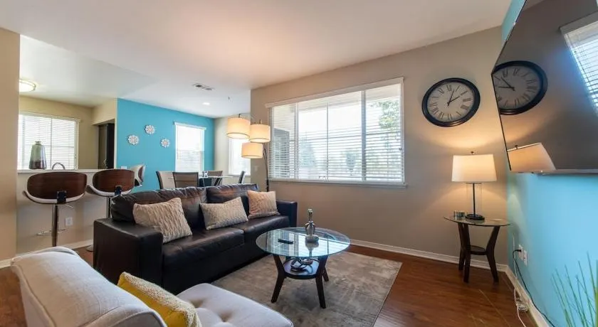 Sky Luxury 2BDRM Suite Deluxe Living Cali - Image 1