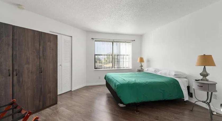 Cozy Apt with Pool, Hot Tub, Golf, Near Downtown - Image 1