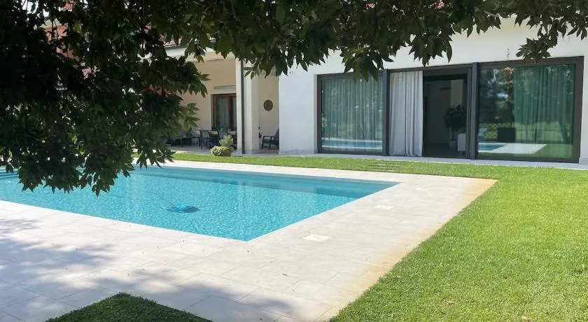 Luxury Loft Ai 2 lecci Relaxing oasis with pool - Image 1