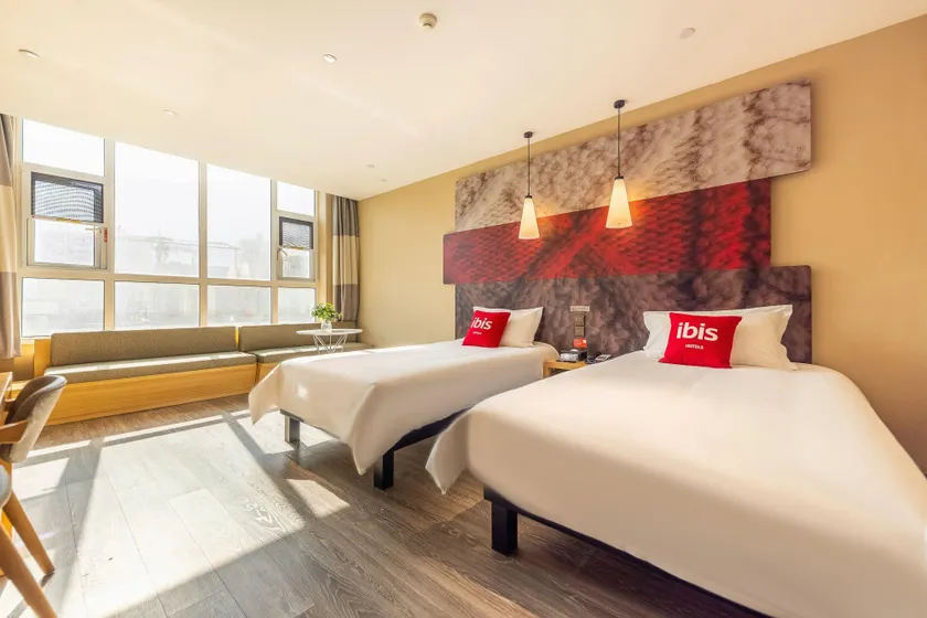 Ibis Hotel (Longnan Railway Station) - Image 1