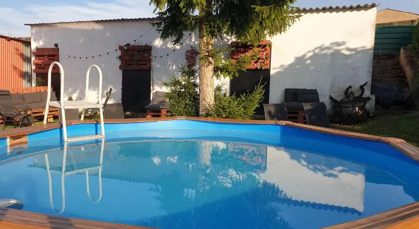 CASA TURÍSTICA Villa Carmen, CON AMPLIO JARDIN QUE INCLUYE BARBACOA, 2 PORCHES, PARKING PRIVADO Y PISCINA - Image 1