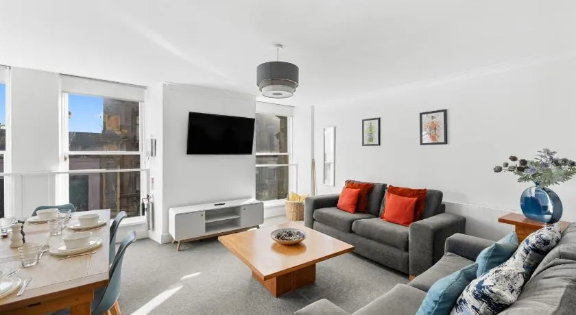 Henry's Apartment - Image 1