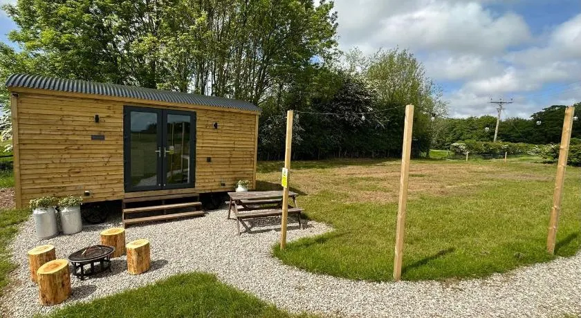 The Stag's Head - Shepherds Hut - Image 1