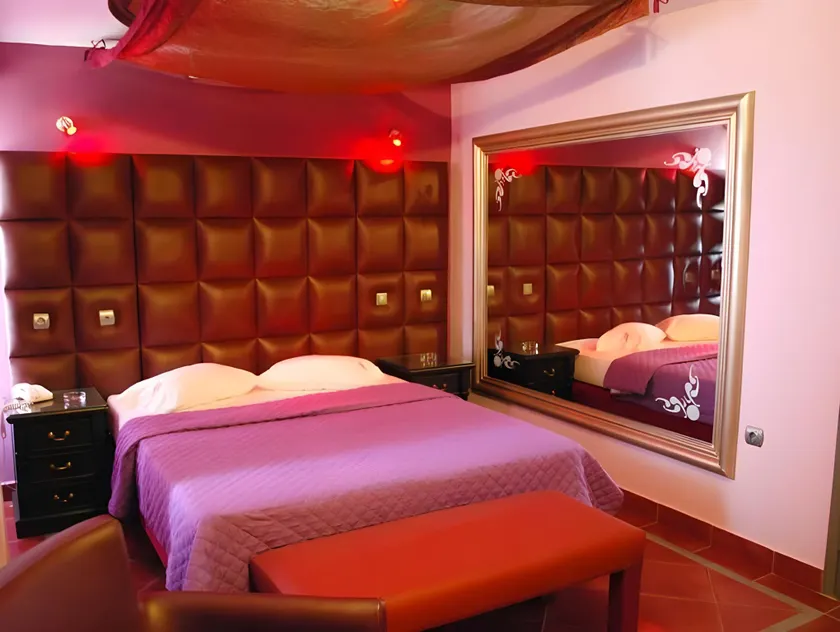 Scorpios Sea Side Hotel - Image 1