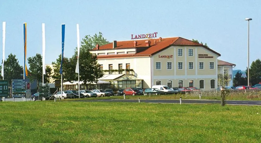 Landzeit Motor-Hotel St. Valentin - Image 1