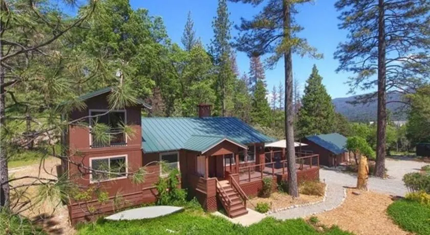 Uncle Grizz's Cabin...get intouch with nature - Image 1