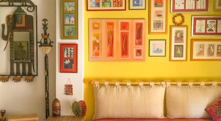 Beautiful apartment (very high ceiling) next to the beach with 2 separate bedrooms - Image 1