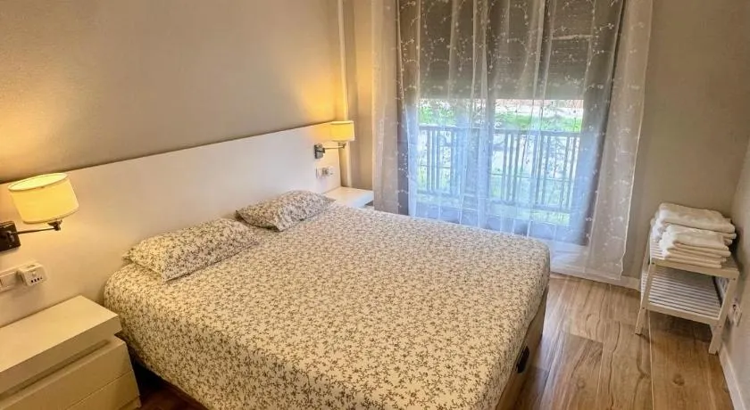 Airport Madrid Plenilunio suites beige - Image 1