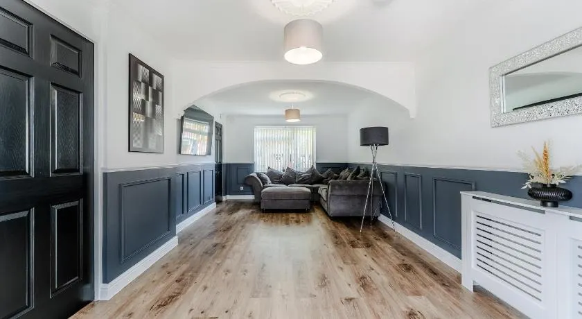 Modern 3 bed House - Image 1