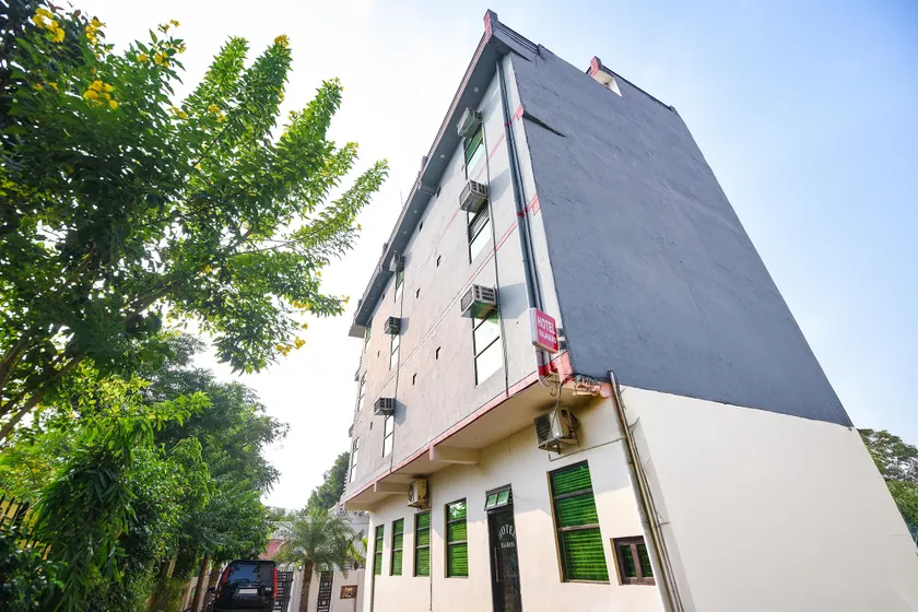 Hotel Rajhans - Budget Hotel in Gurugram - Image 1