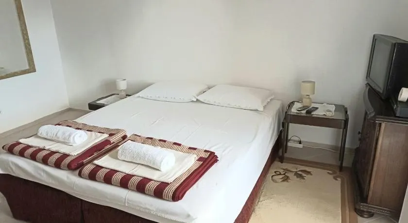 Guesthouse Ljilja - apartment with balcony 2 - Image 1
