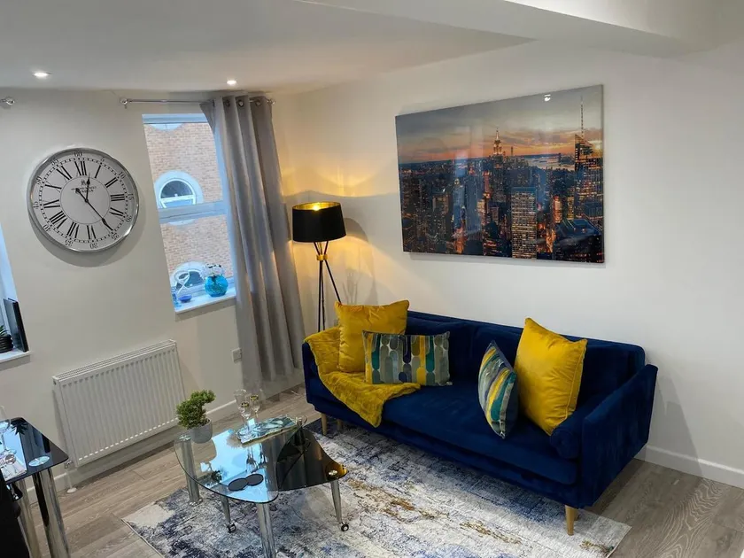 Stylish Apartment in Watford - Image 1