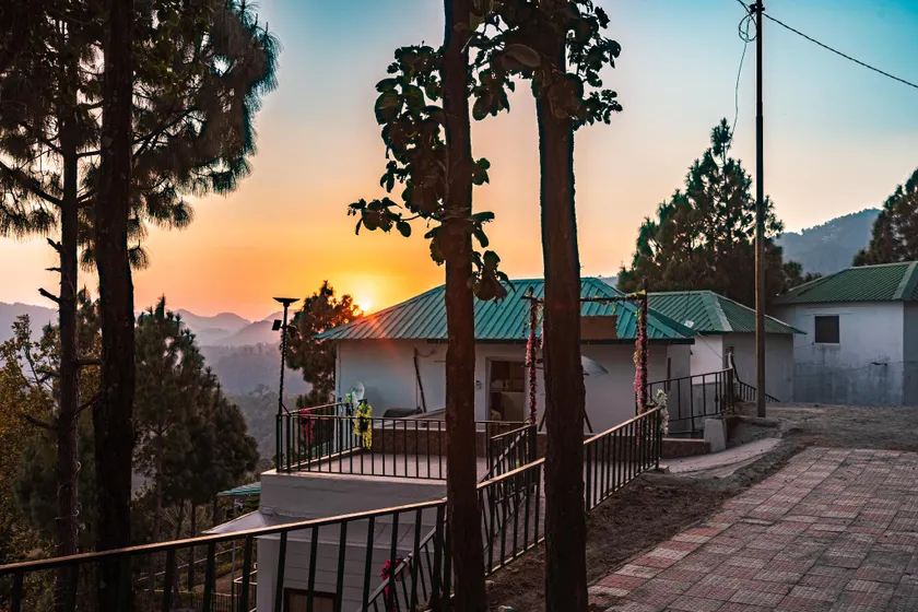 Lans Bliss Villa 2BHK with Sunset View by Homeyhuts - Image 1