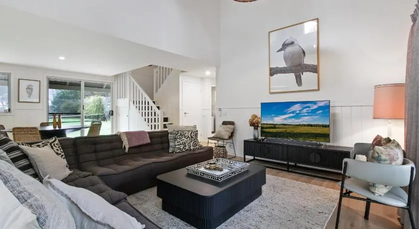 Cliff House Cottage - Modern Metung Retreat - Image 1