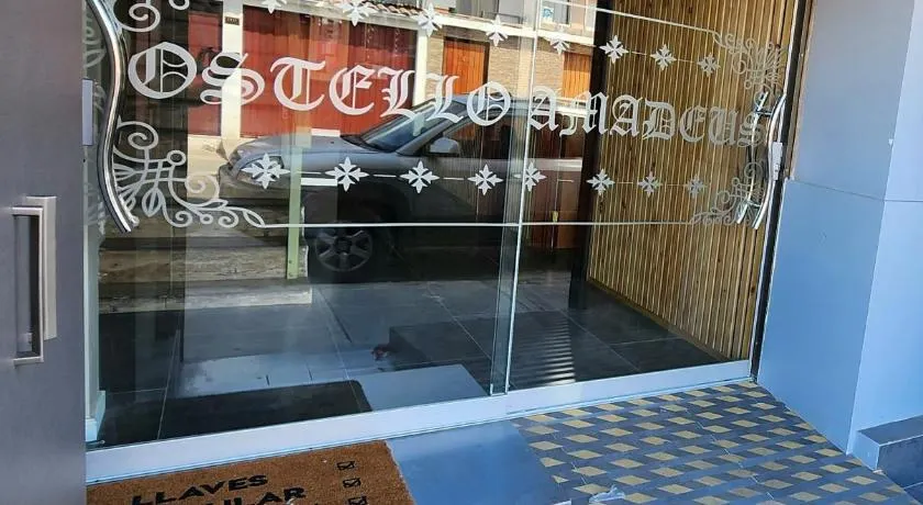 Hostal Ostello Amadeus - Image 1