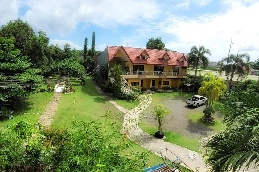 Sunny Point Hotel - Image 1