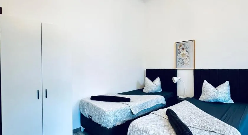 Simple 2-Bedroom Apartment in Central Area - Image 1