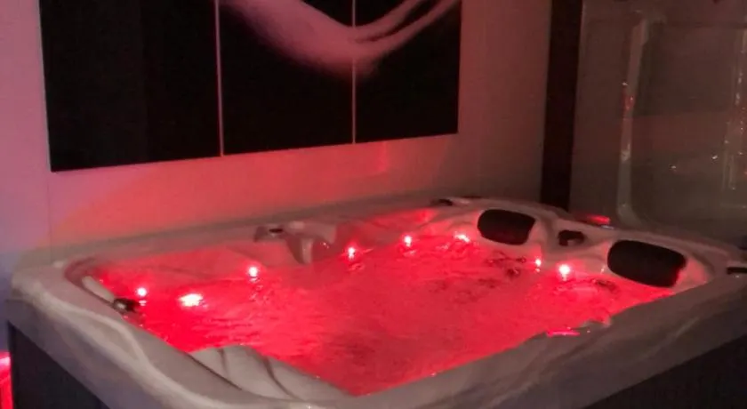 SPABYELLEETLUI spa rouge ou bleu - Image 1