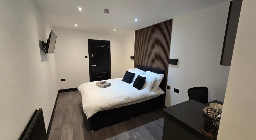 3M Luxury Living - Image 1