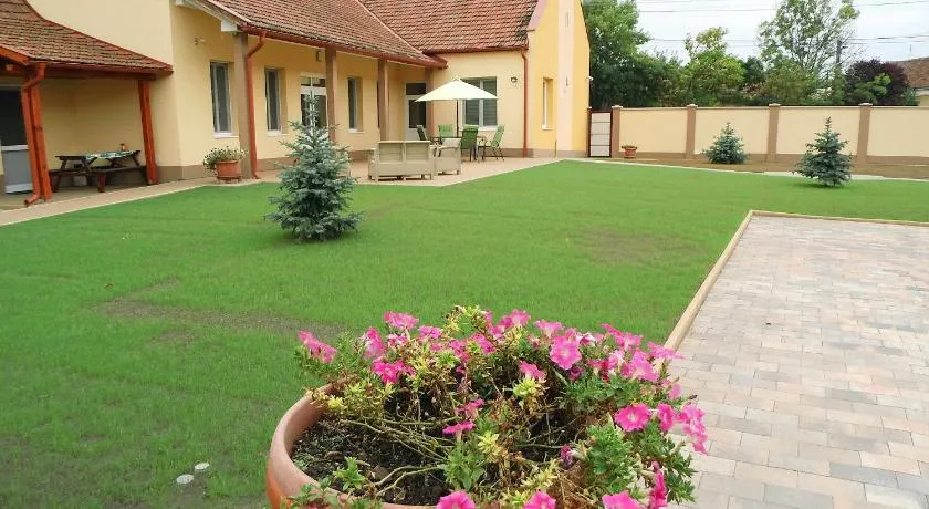 Eszter Apartman - Image 1