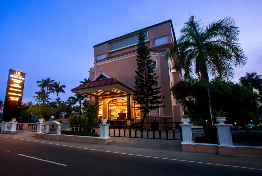 Holiday Hotel - Image 1