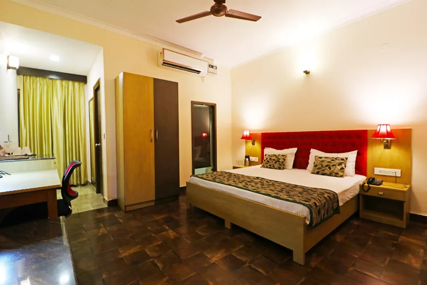 Palette - Alka Motel - Image 1
