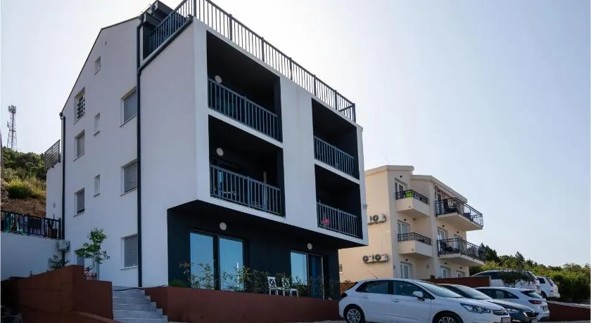 Lovely Apartment In Komarna With House Sea View - Image 1