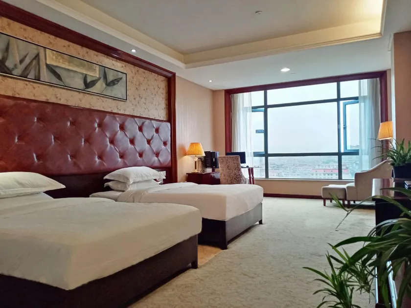 Huachen Hotel - Image 1