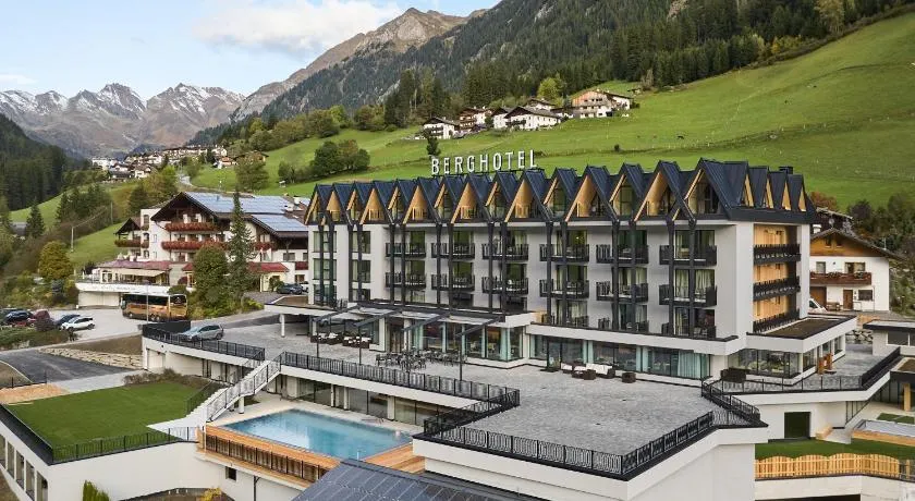 Berghotel - Image 1