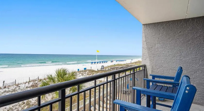 Great beachfront condo pool & tennis courts - quick drive to dining - Image 1