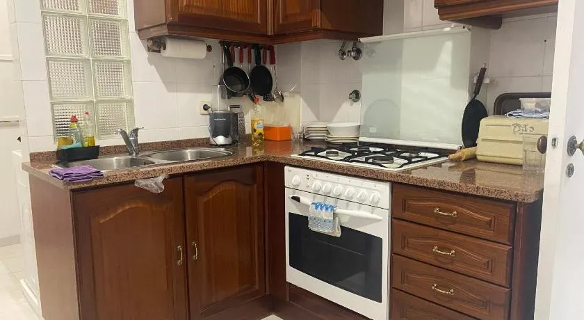 Lisbon Apartment near Airport - Image 1