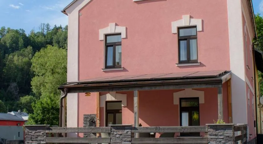 Apartmány v podhradí - Image 1