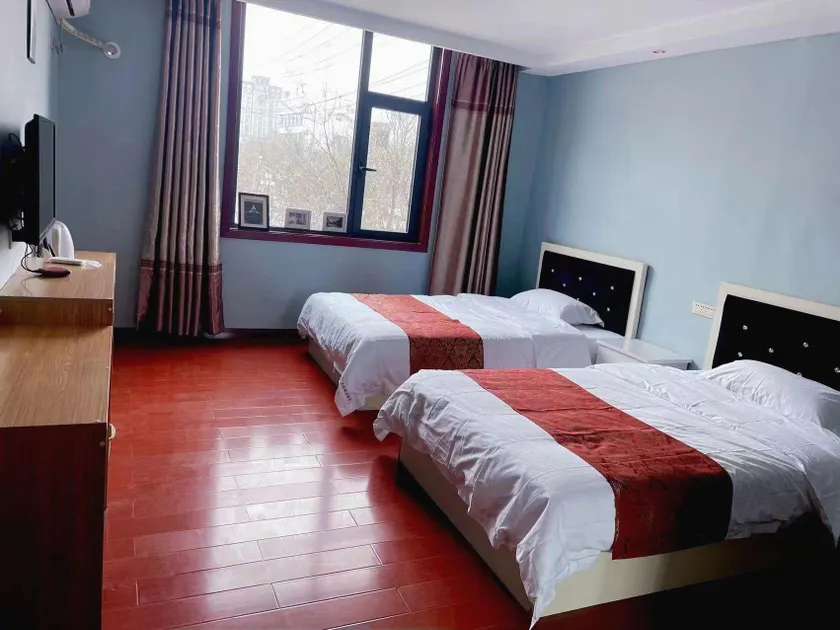 Garden Hotel - Image 1