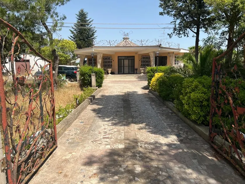 Villa L'Ottagono con cucina parcheggio privato telecamerizzato e wifi - Image 1