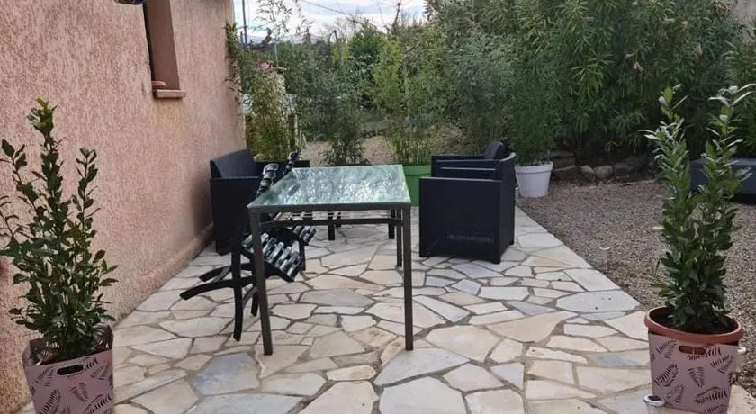 Studio climatisé dans villa calme à 15km de Cannes - Image 1