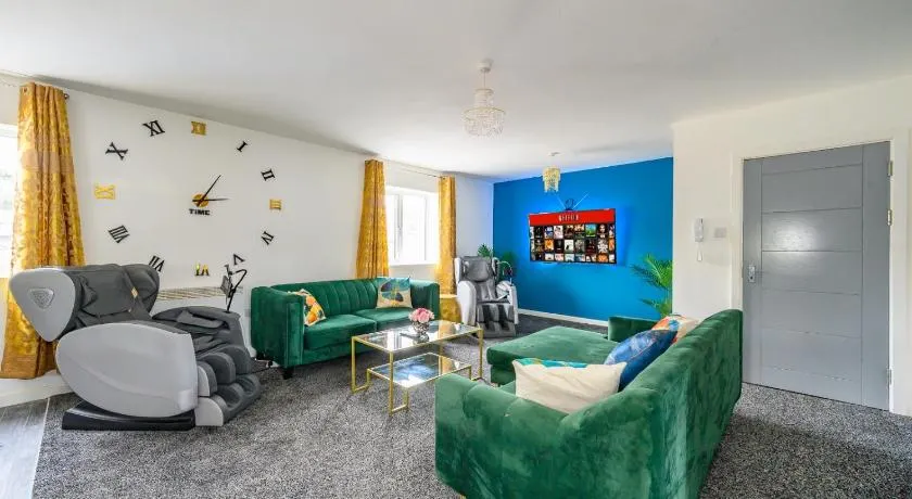 F1TR Luxurious & Comfy Stay - Image 1