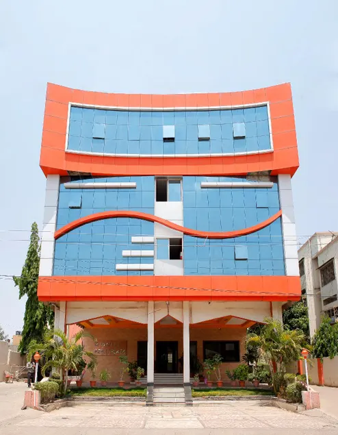 Hotel Regal Plaza - Image 1