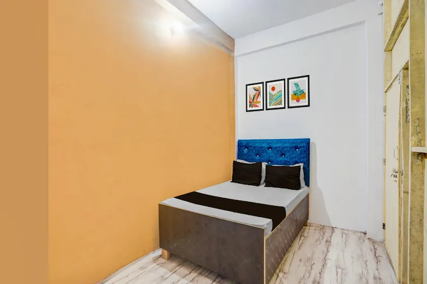 Hotel O by OYO Ayush Hotel & Restaurant - Image 1