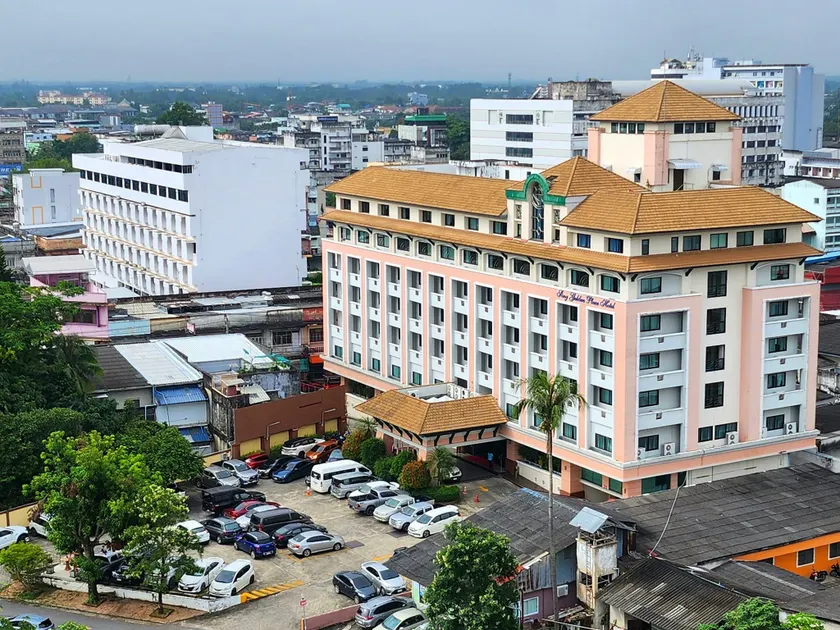Sing Golden Place Hotel - Image 1
