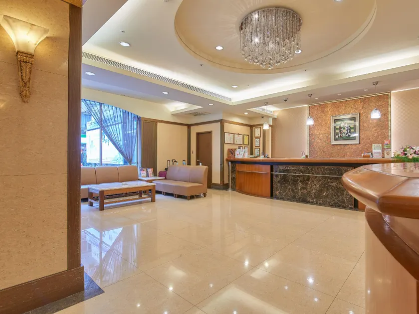Y Hotel - Image 1