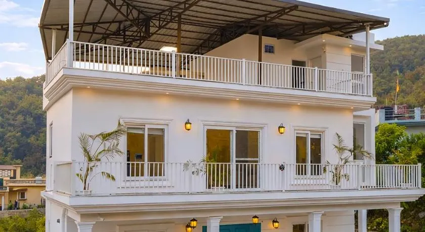 ELIVAAS Signature The Kimadi House 4-BHK English-Style Villa With Rooftop, Pool & Mussoorie Views - Image 1
