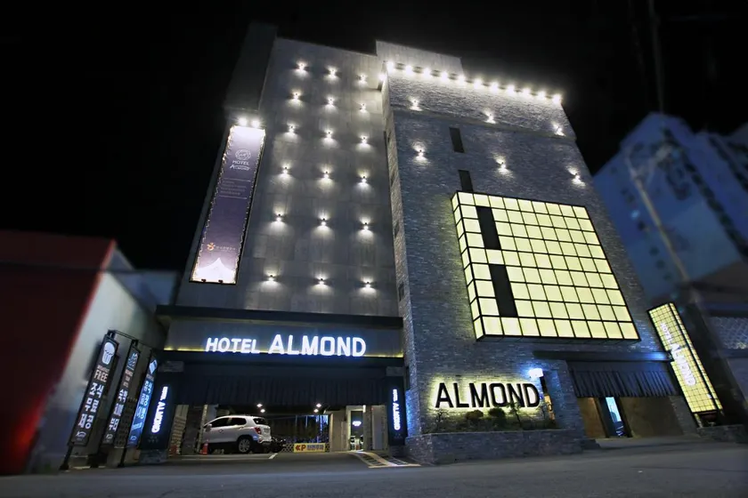 Masan Almond Hotel - Image 1