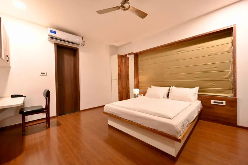 THE HEY HOTEL - Image 1