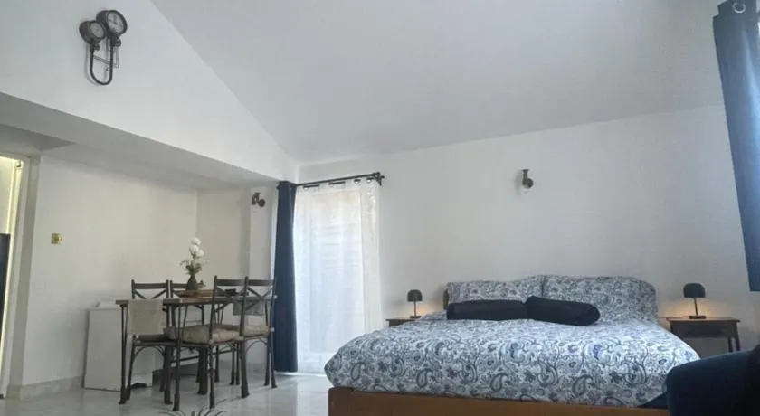New luxurious and spacious guest suite in Banstead - Image 1