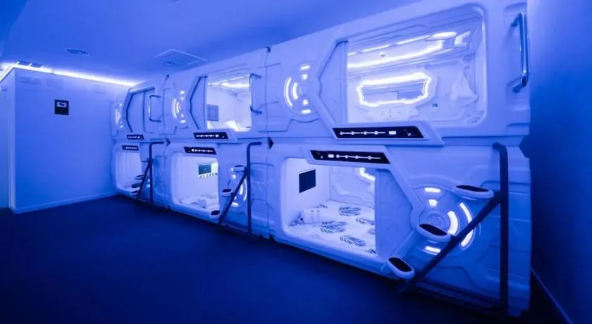 GOOD VIBES ONLY Capsule Hostel Malaga - Image 1